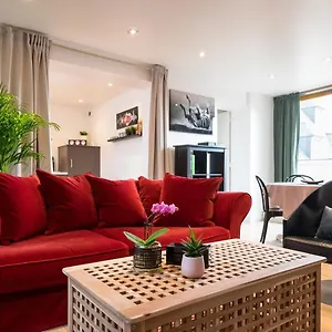 vieux-lille-superb-apartment-with-patio.lillehotels.org/